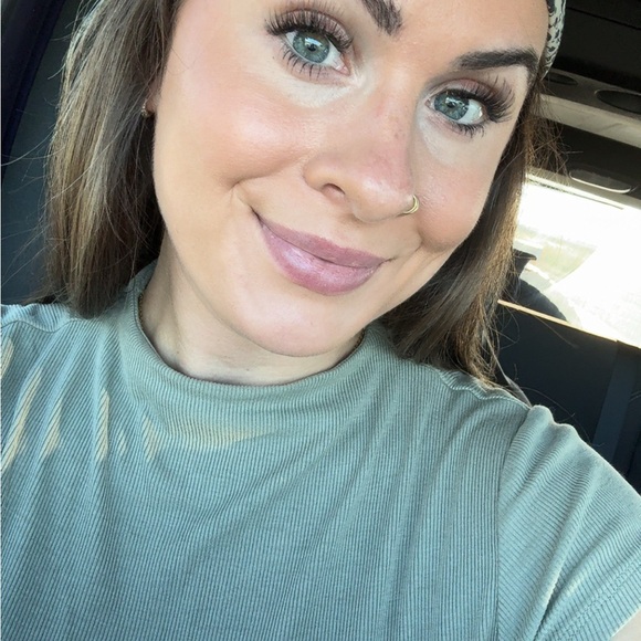 Meet your Posher, Taylor - Picture 3 of 4